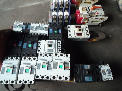 【稳压器,全自动精确度高,1000KVA】价格,厂家,图片,其他电气成套设备,冯玉彪-